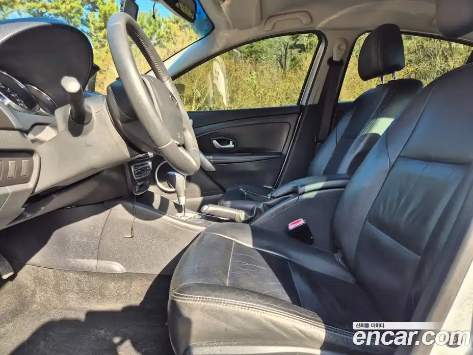 Renault SM3 2012 1.6 Автомат в Москве № 226007, фото 16