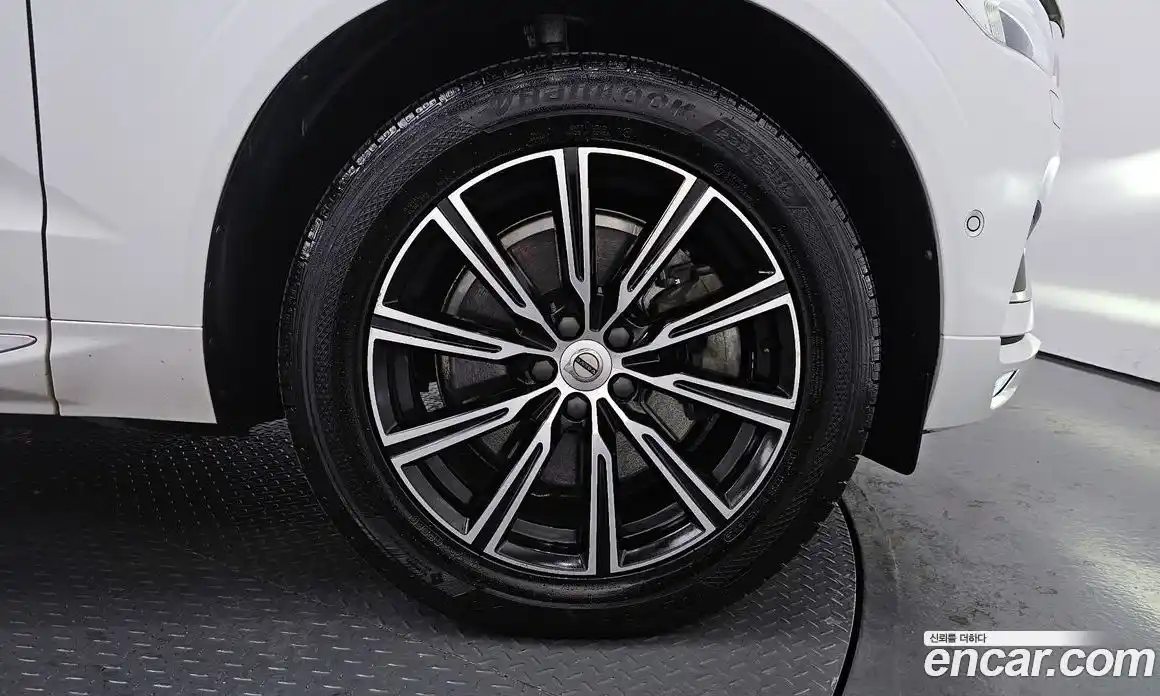 Volvo XC60 2019 2.0 Автомат в Москве № 230640, фото 5