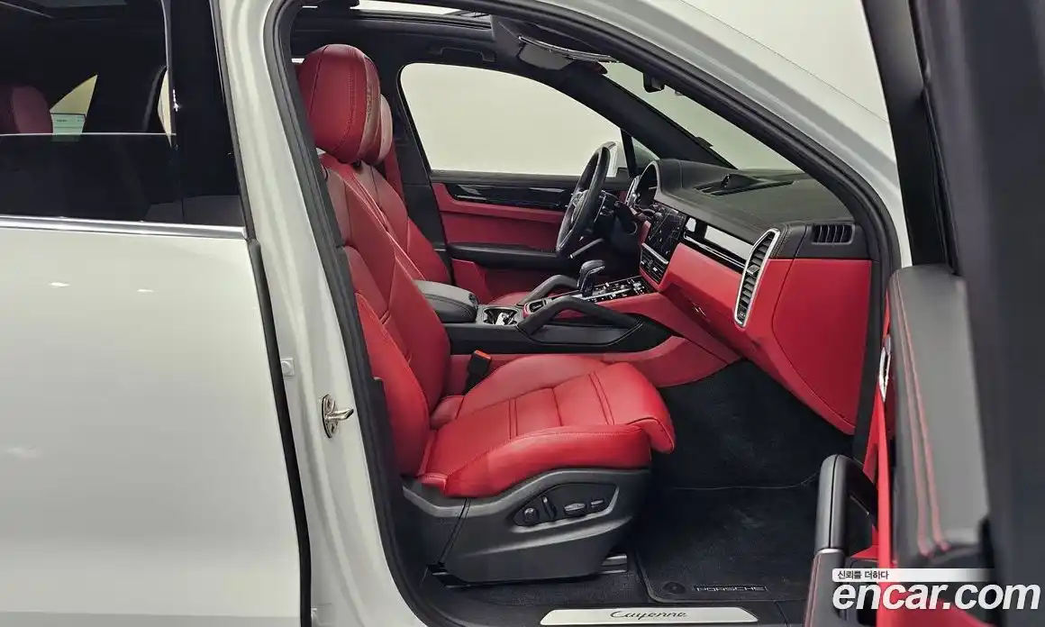 Porsche Cayenne 2023 3.0 Автомат в Москве № 230967, фото 14