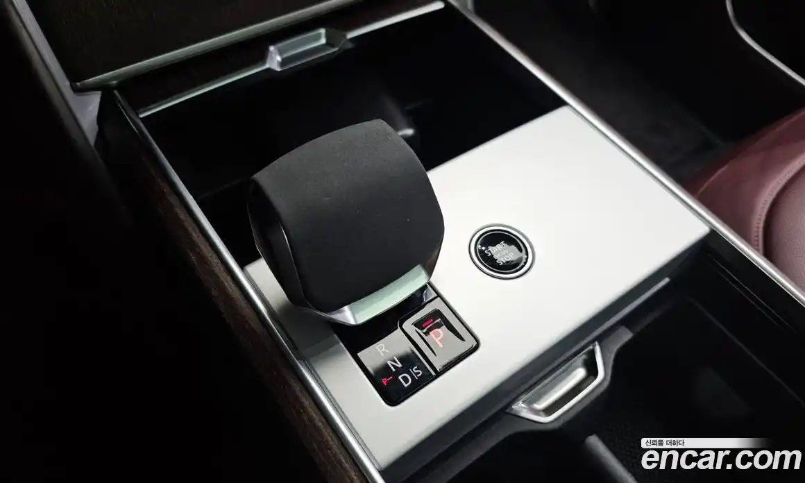 Land Rover Range-Rover 2024 4.4 Автомат в Москве № 231113, фото 15