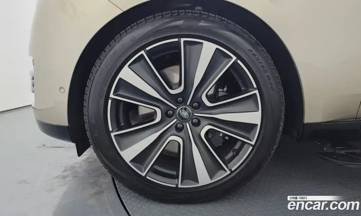 Land Rover Range-Rover 2024 4.4 Автомат в Москве № 231113, фото 5