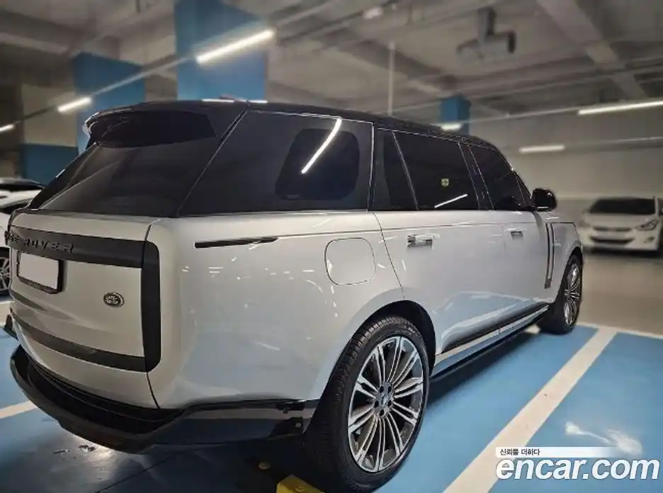 Land Rover Range-Rover 2023 4.4 Автомат в Москве № 231333, фото 12