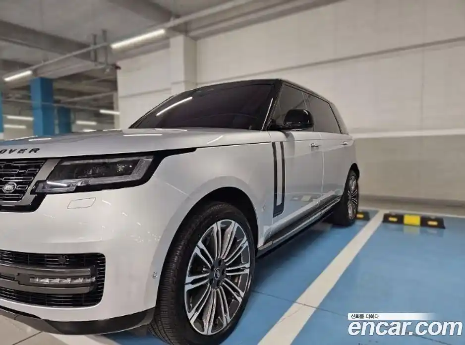 Land Rover Range-Rover 2023 4.4 Автомат в Москве № 231333, фото 14