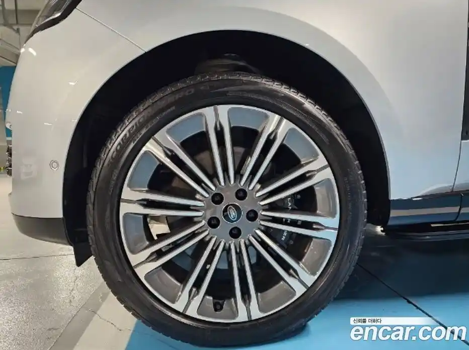 Land Rover Range-Rover 2023 4.4 Автомат в Москве № 231333, фото 15