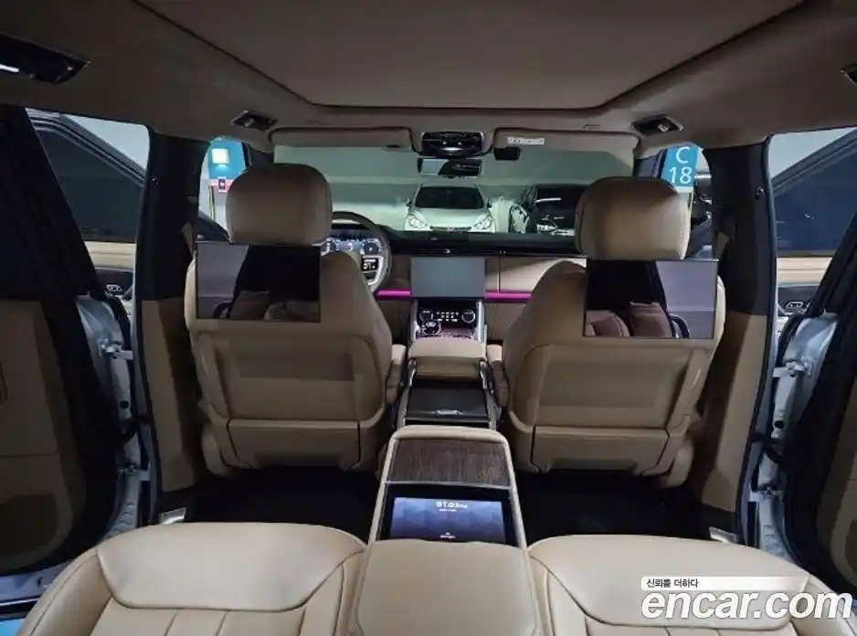 Land Rover Range-Rover 2023 4.4 Автомат в Москве № 231333, фото 7