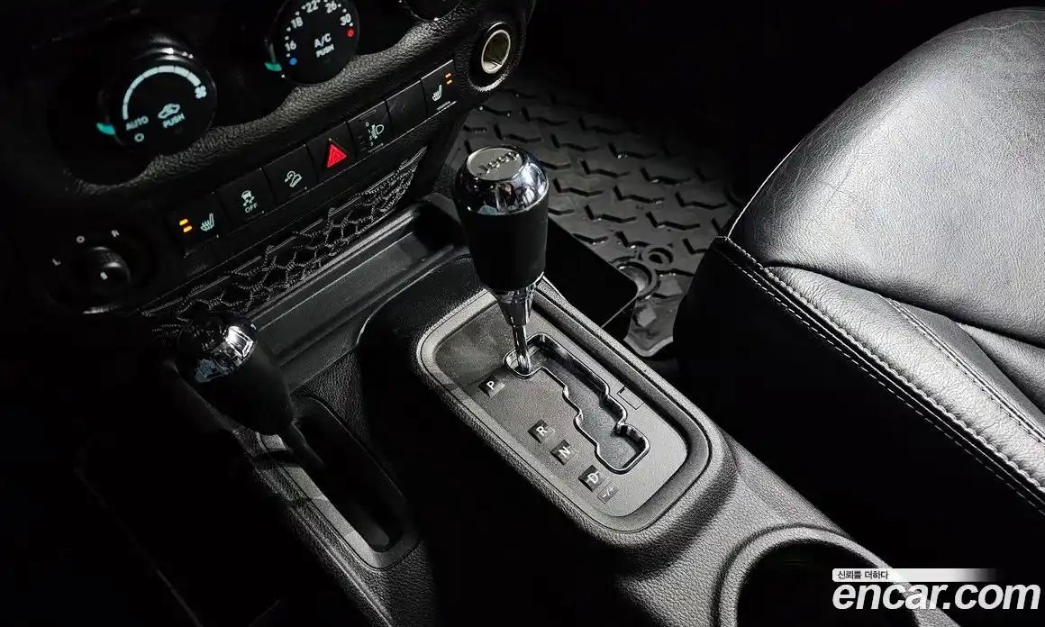 Jeep Wrangler 2014 2.8 Автомат в Москве № 232507, фото 17