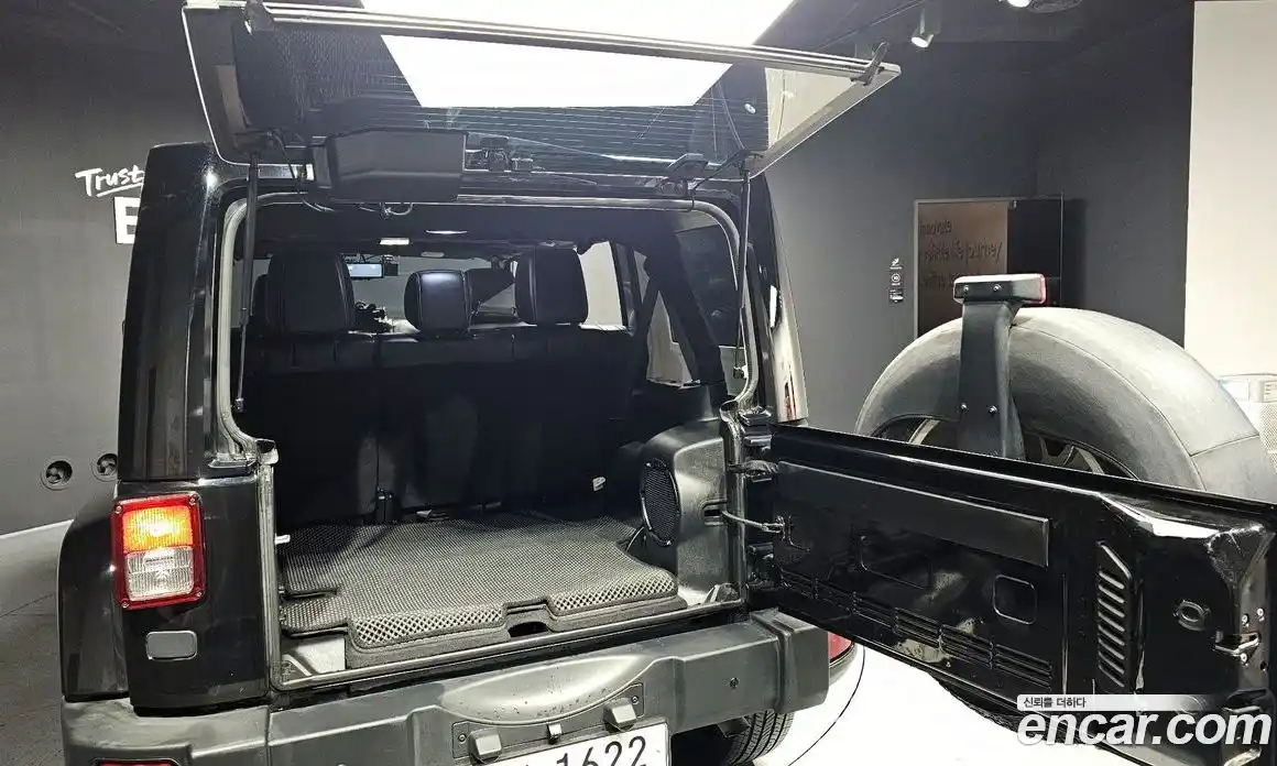 Jeep Wrangler 2014 2.8 Автомат в Москве № 232507, фото 18