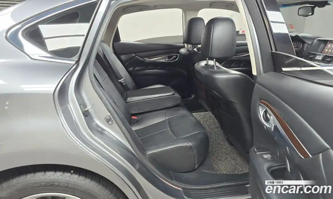 Infiniti Q70 2019 3.7 Автомат в Москве № 267840, фото 13