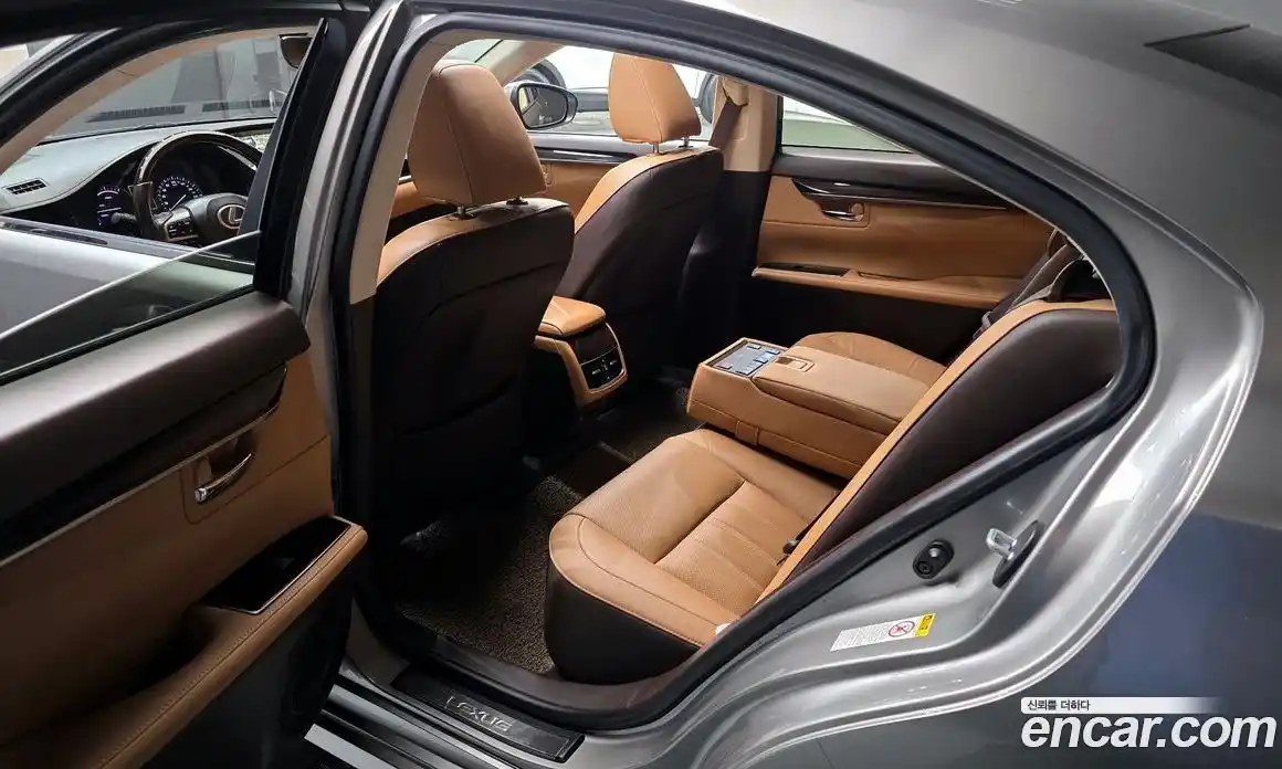 Lexus ES 2018 2.5 Автомат в Москве № 275671, фото 17