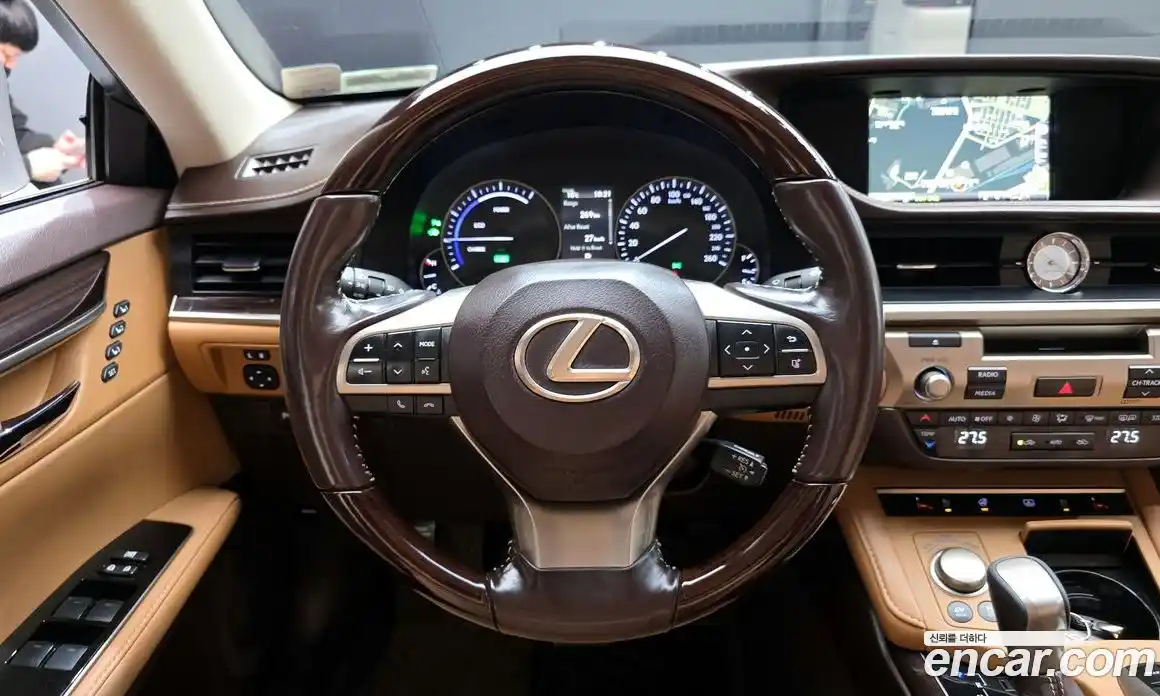Lexus ES 2018 2.5 Автомат в Москве № 275671, фото 20