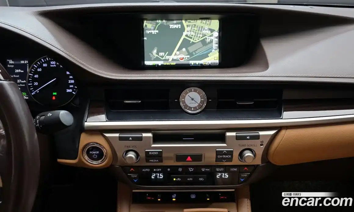 Lexus ES 2018 2.5 Автомат в Москве № 275671, фото 10