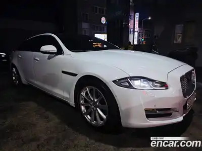 Jaguar XJ, 2017