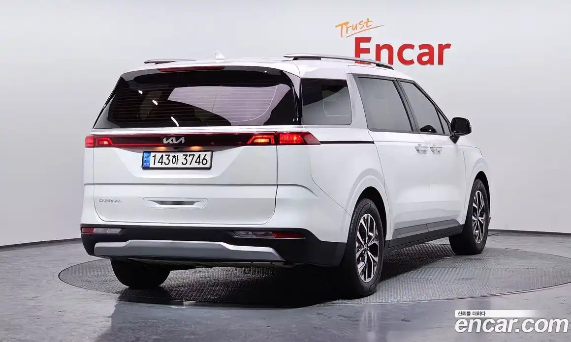 Kia Canival 2023 2.2 Автомат в Москве № 288180, фото 3