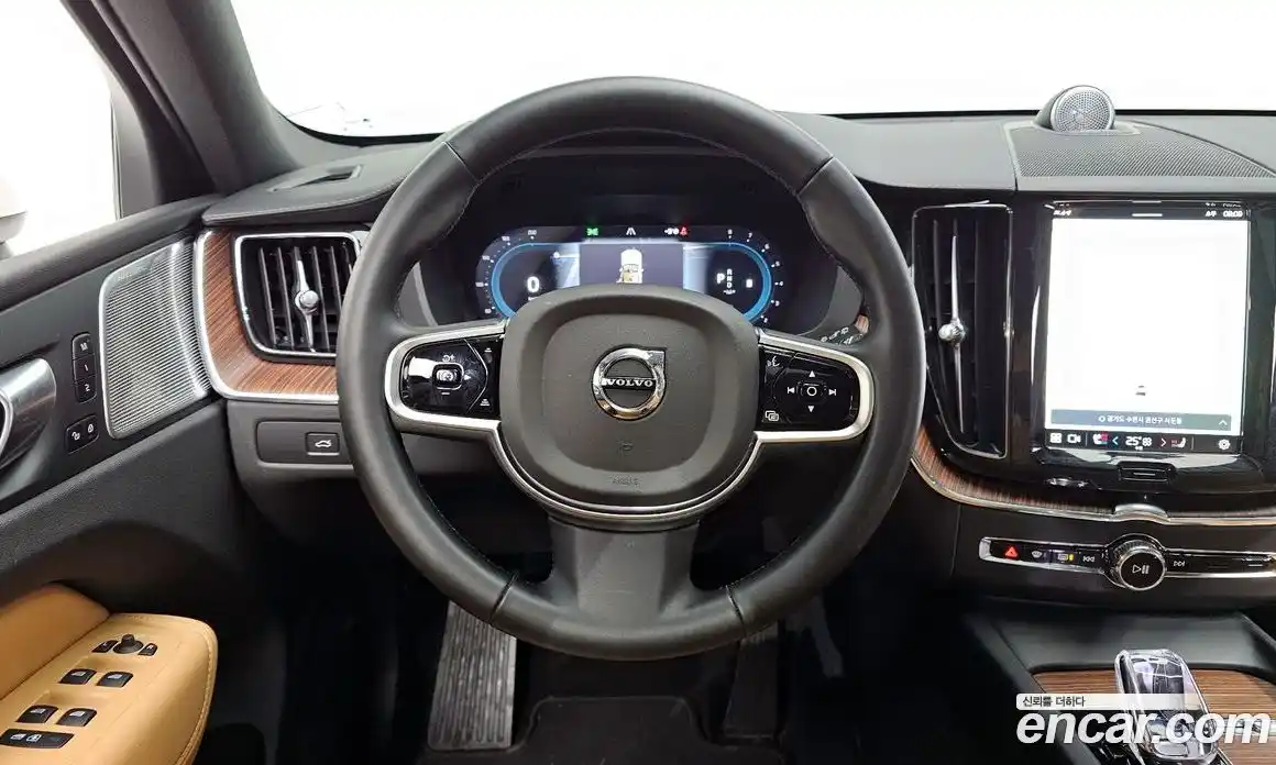 Volvo XC60 2025 2.0 Автомат в Москве № 293754, фото 3