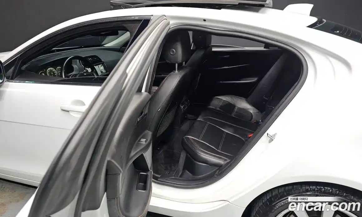 Jaguar XE 2018 2.0 Автомат в Москве № 305008, фото 16