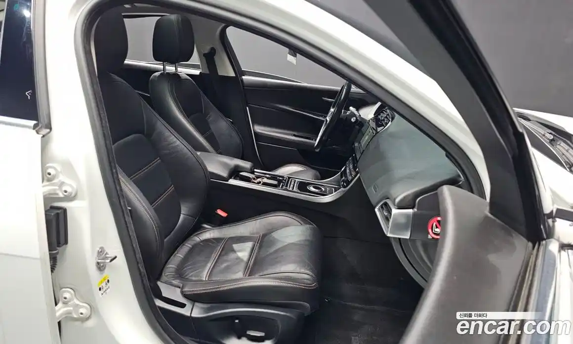 Jaguar XE 2018 2.0 Автомат в Москве № 305008, фото 4