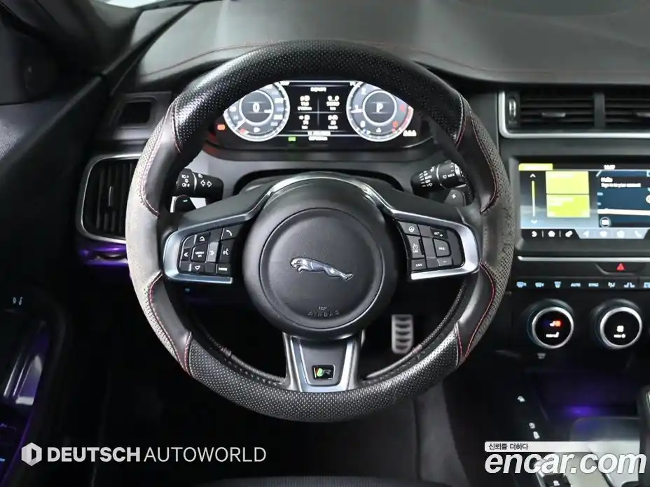 Jaguar E-Pace 2020 2.0 Автомат в Москве № 305158, фото 13