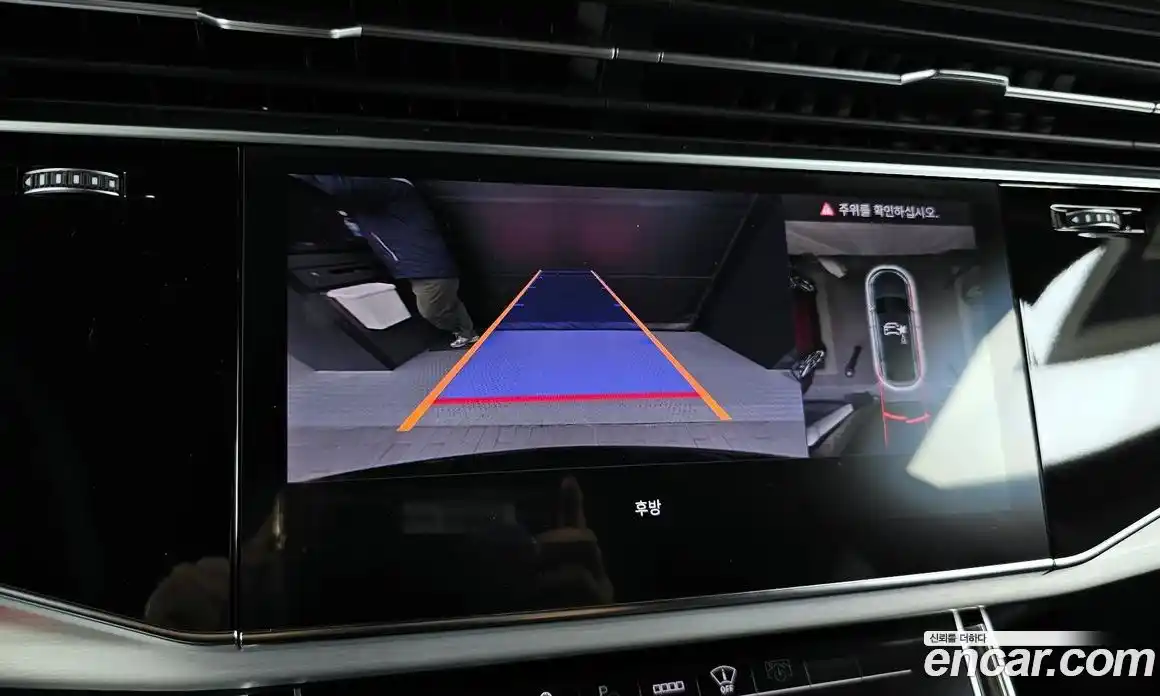 Audi Q8 2023 3.0 Автомат в Москве № 325417, фото 17