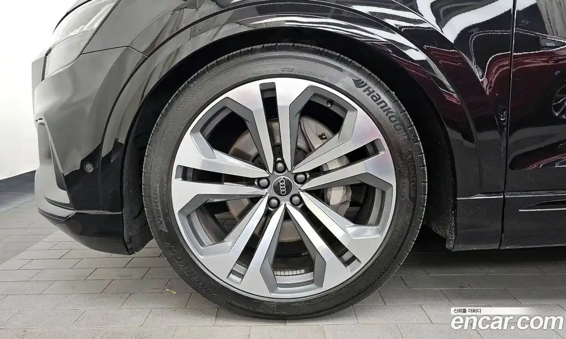 Audi Q8 2023 3.0 Автомат в Москве № 325417, фото 9