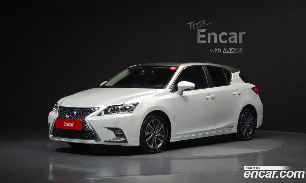 Lexus CT200h 2018 1.8 Автомат в Москве № 329613, фото 15