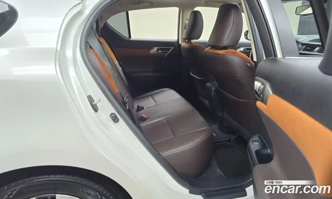 Lexus CT200h 2018 1.8 Автомат в Москве № 329613, фото 18