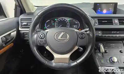 Lexus CT200h 2018 1.8 Автомат в Москве № 329613, миниатюра 3