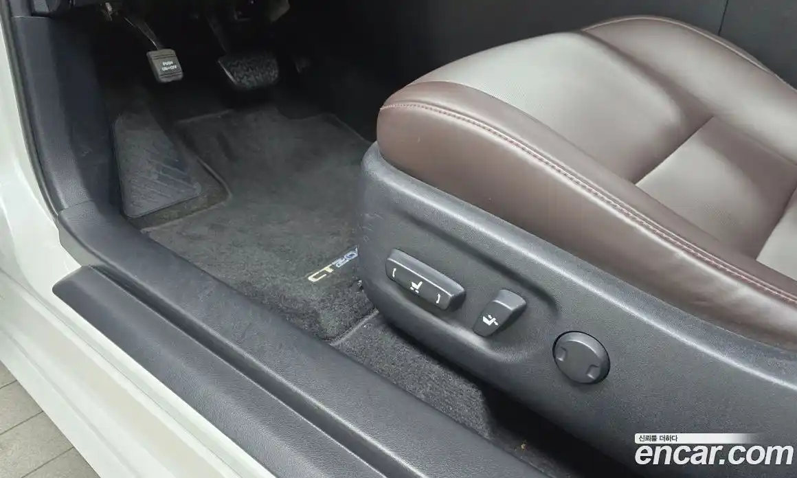 Lexus CT200h 2018 1.8 Автомат в Москве № 329613, фото 5