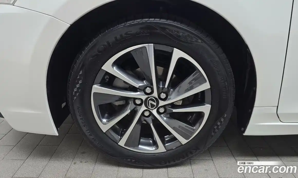 Lexus CT200h 2018 1.8 Автомат в Москве № 329613, фото 6