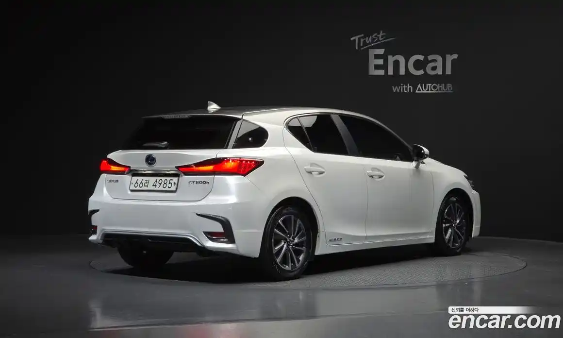 Lexus CT200h 2018 1.8 Автомат в Москве № 329613, фото 10