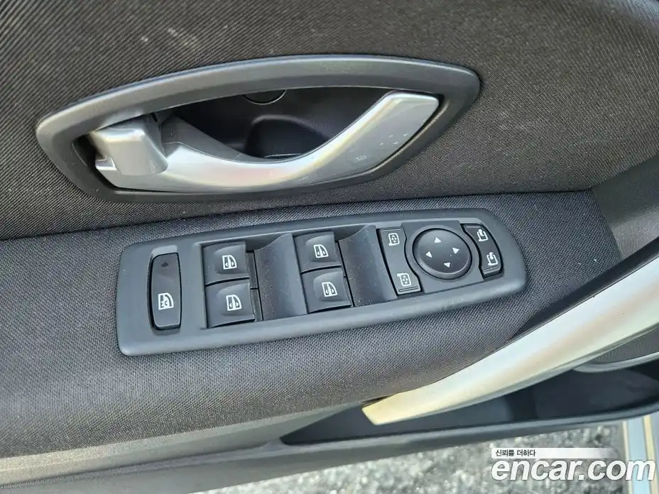 Renault SM3 2010 1.6 Автомат в Москве № 329981, фото 12