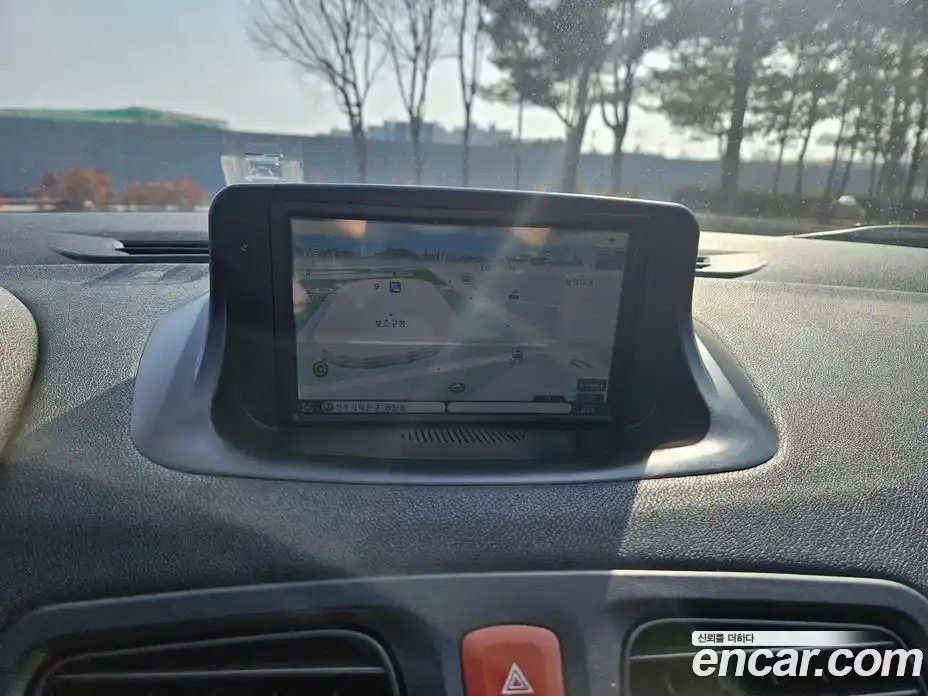 Renault SM3 2010 1.6 Автомат в Москве № 329981, фото 13