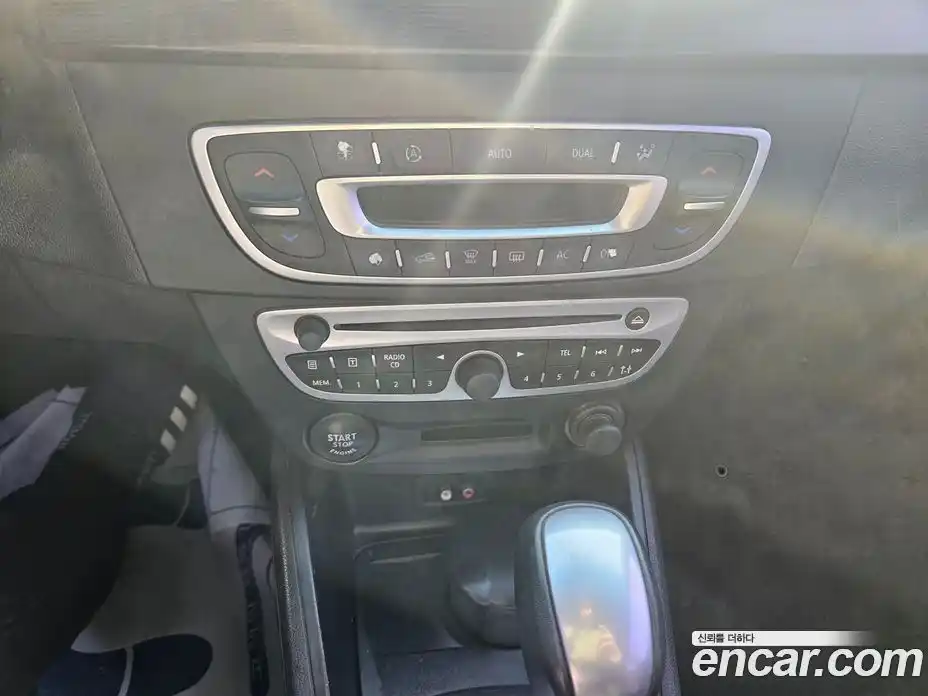 Renault SM3 2010 1.6 Автомат в Москве № 329981, фото 14