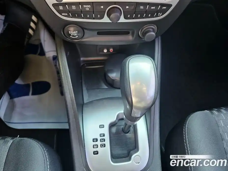 Renault SM3 2010 1.6 Автомат в Москве № 329981, фото 15