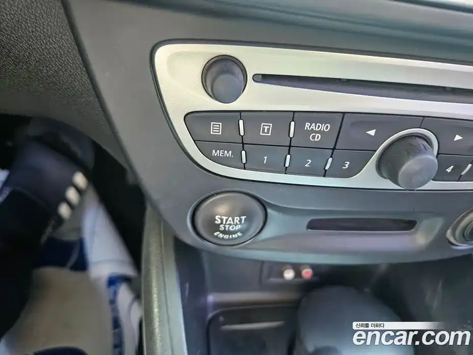 Renault SM3 2010 1.6 Автомат в Москве № 329981, фото 16