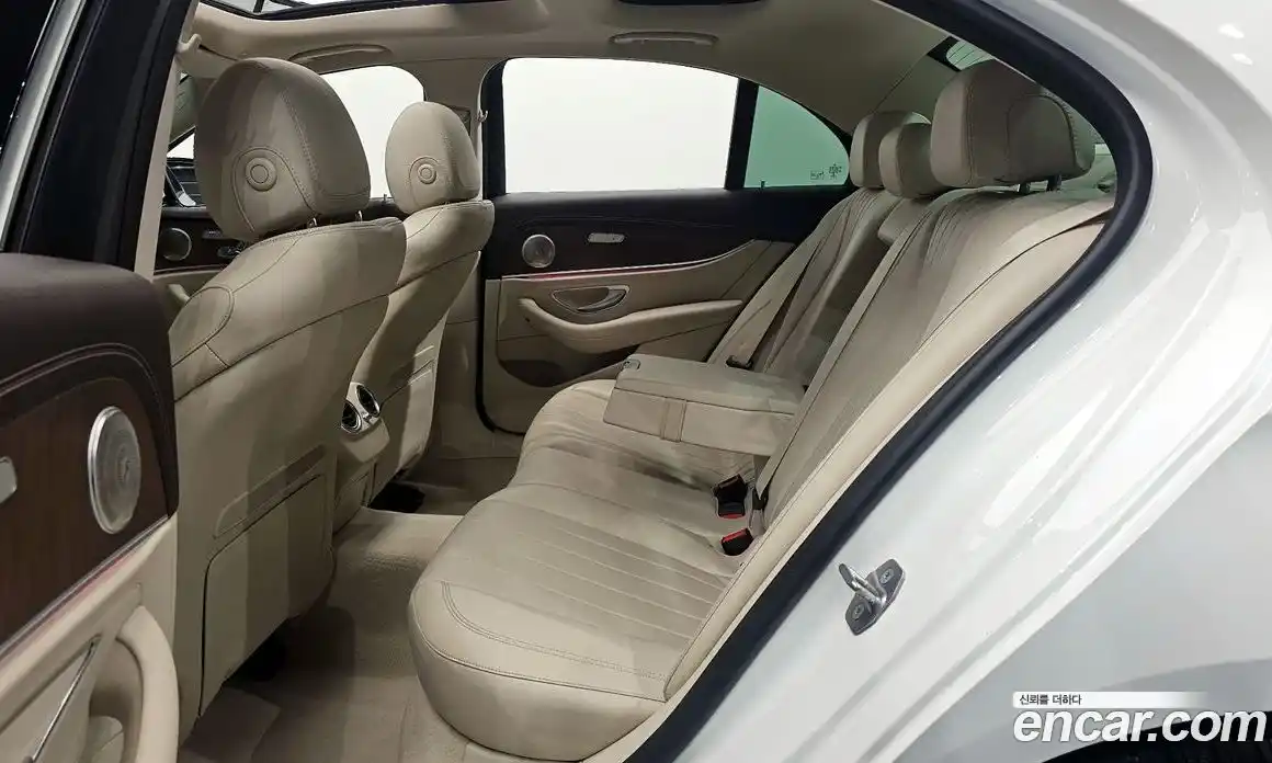 Mercedes-Benz E-Class 2017 2.0 Автомат в Москве № 372269, фото 12