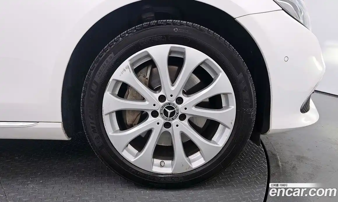 Mercedes-Benz E-Class 2017 2.0 Автомат в Москве № 372269, фото 5