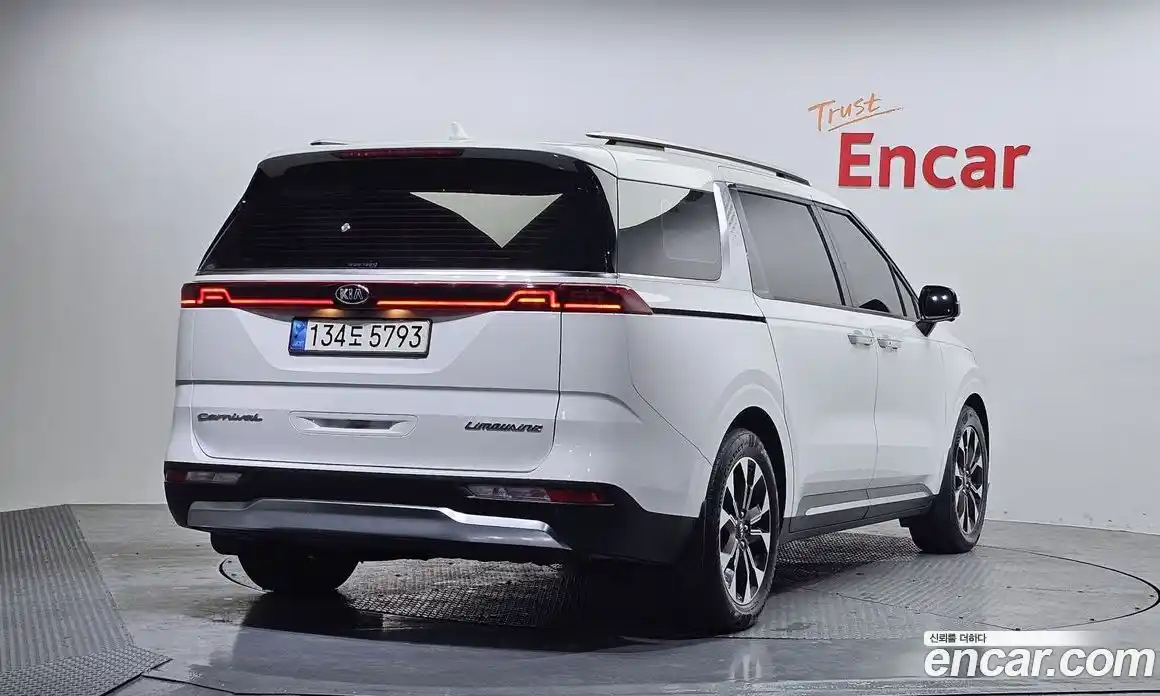 Kia Canival 2021 2.2 Автомат в Москве № 10943, фото 3