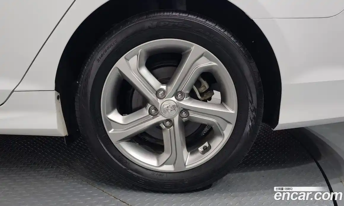 Hyundai Sonata 2019 2.0 Автомат в Москве № 113034, фото 7