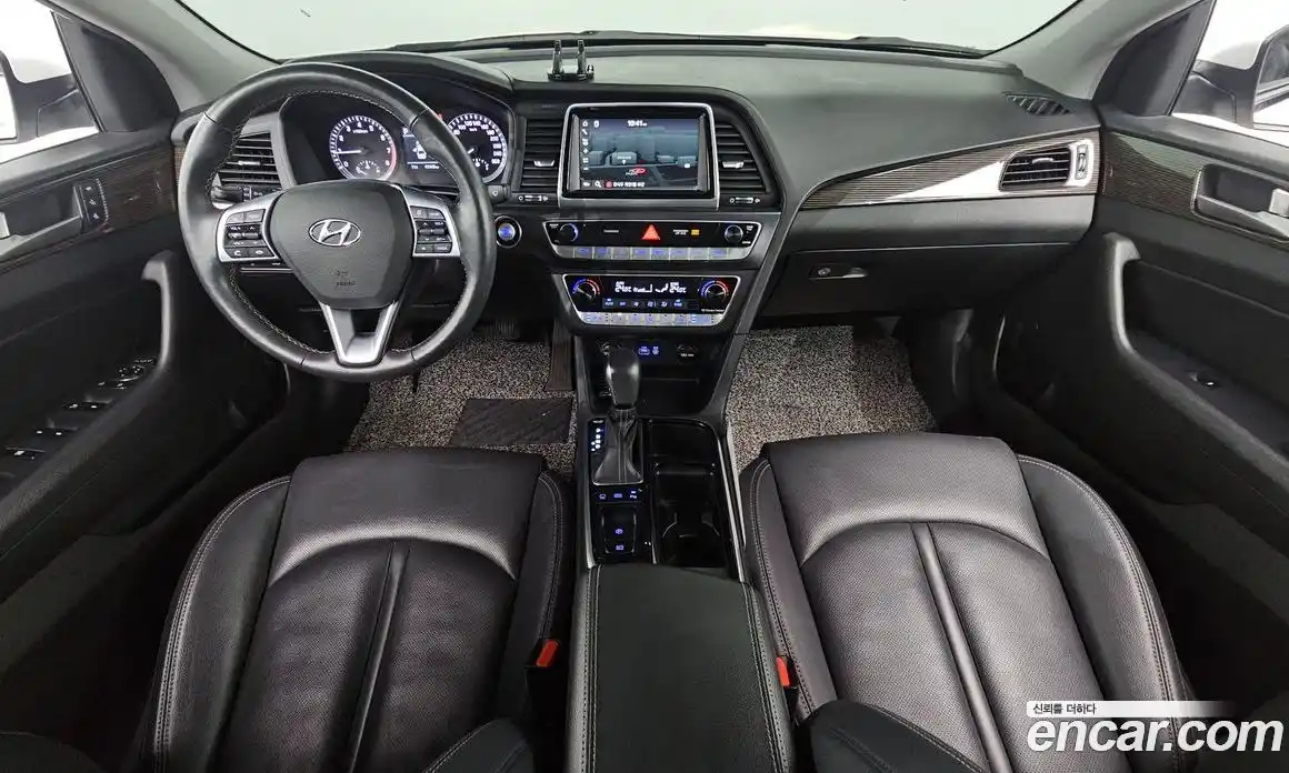 Hyundai Sonata 2019 2.0 Автомат в Москве № 113034, фото 10