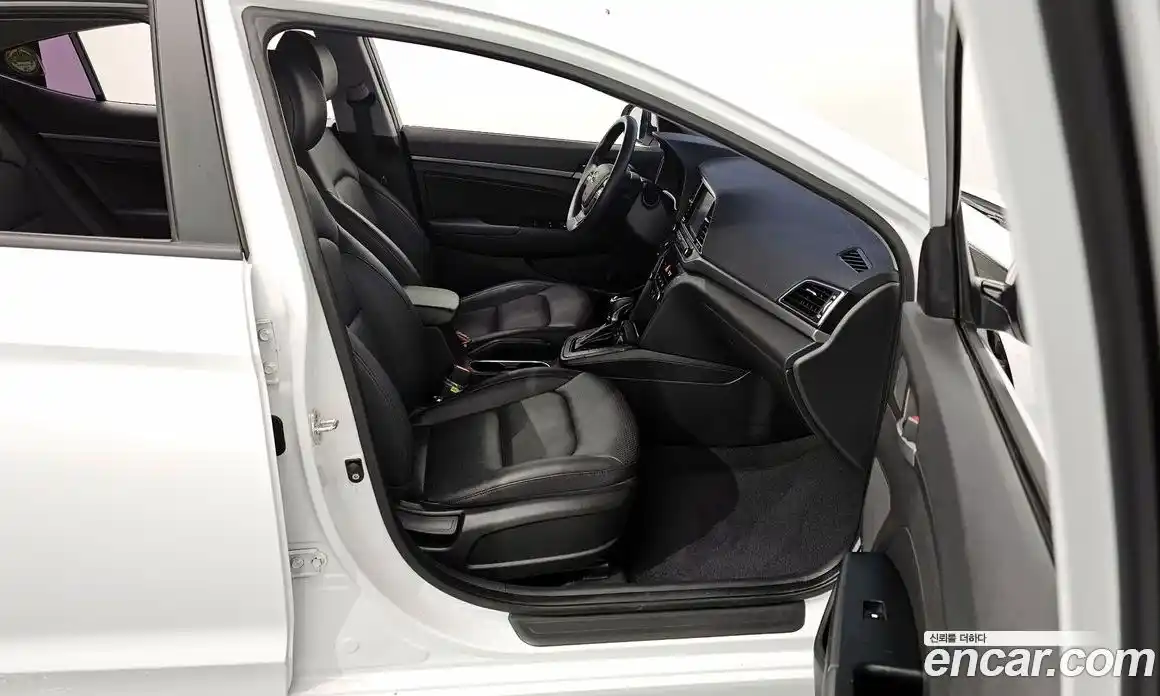 Hyundai Avante 2018 1.6 Автомат в Москве № 130081, фото 4