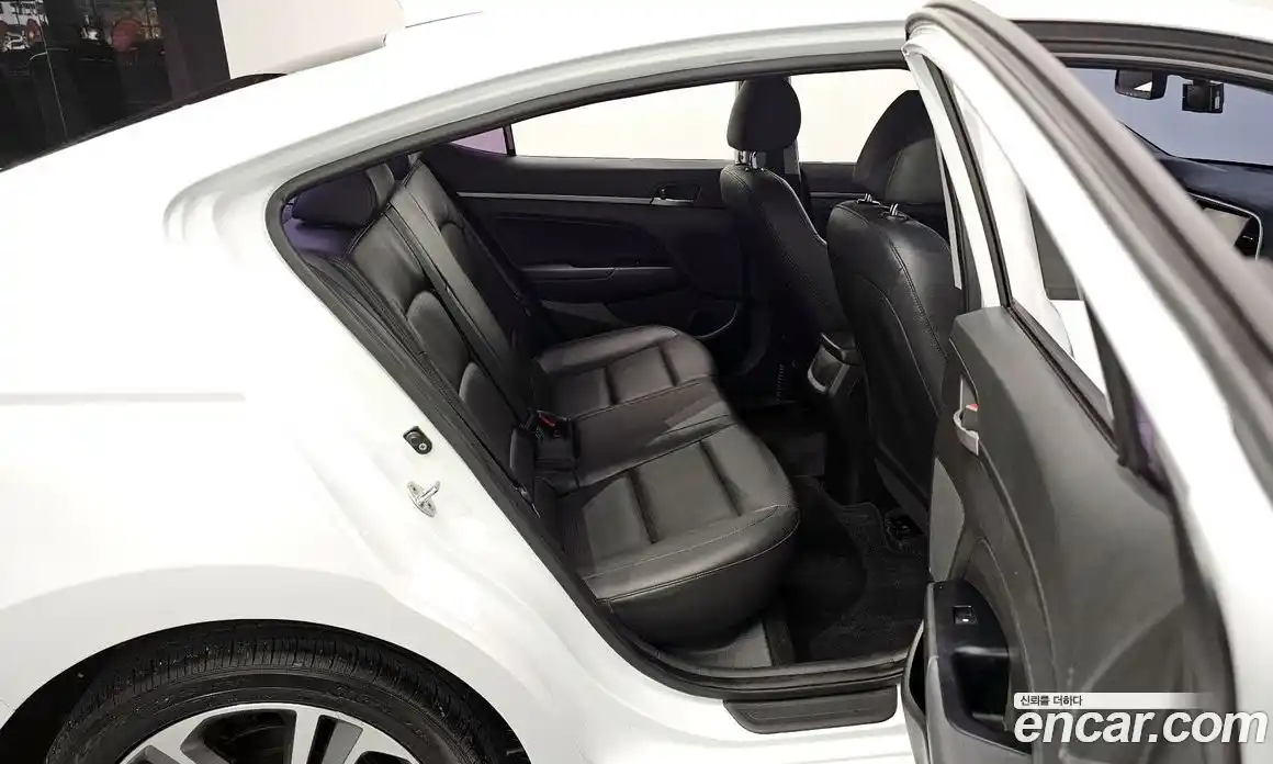 Hyundai Avante 2018 1.6 Автомат в Москве № 130081, фото 7