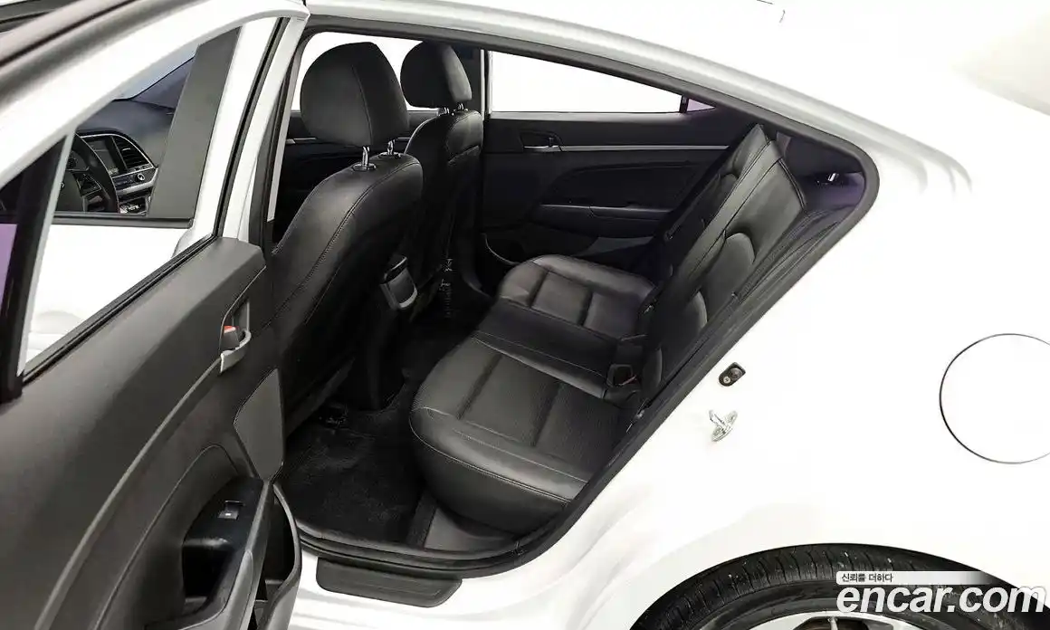 Hyundai Avante 2018 1.6 Автомат в Москве № 130081, фото 8