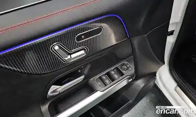 Mercedes-Benz GLB-Class 2022 2.0 Автомат в Москве № 135432, миниатюра 2