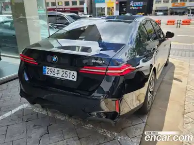 BMW 5-Series 2025 2.0 Автомат в Москве № 153171, миниатюра 2