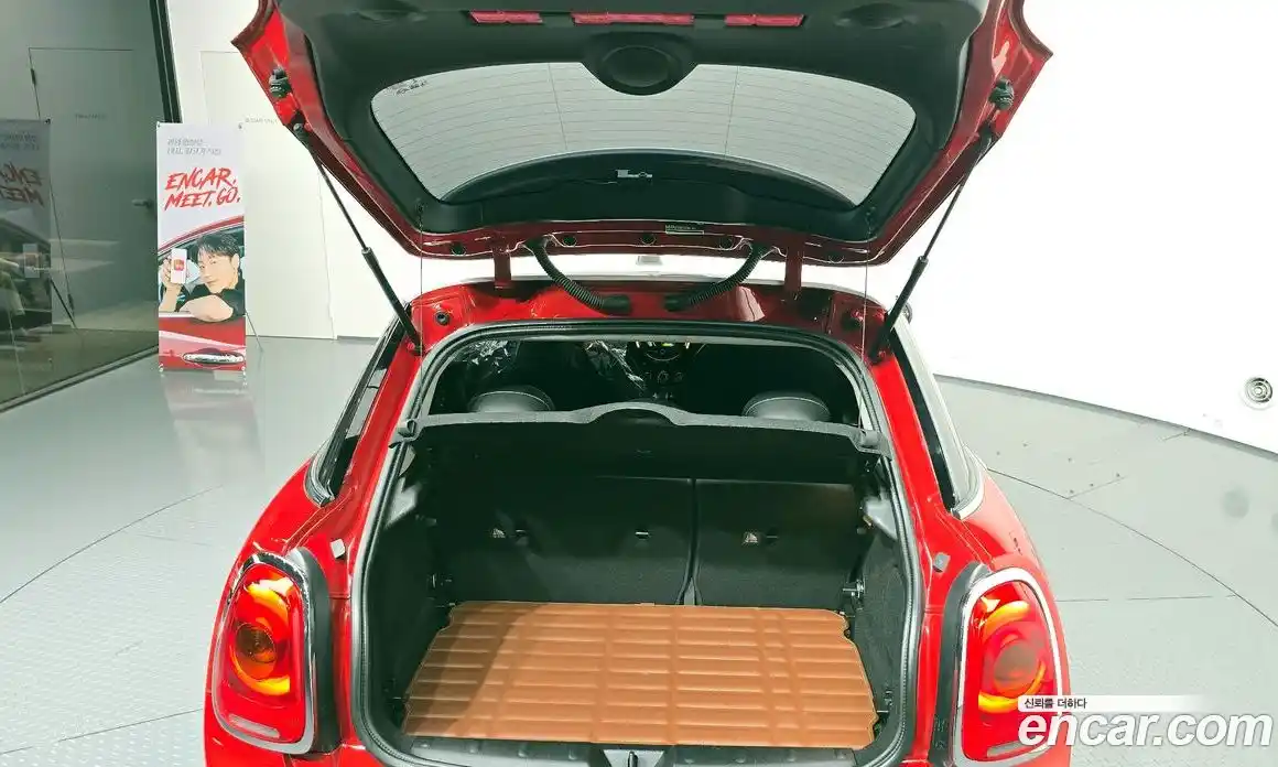 Mini Cooper 2015 1.5 Автомат в Москве № 156165, фото 15