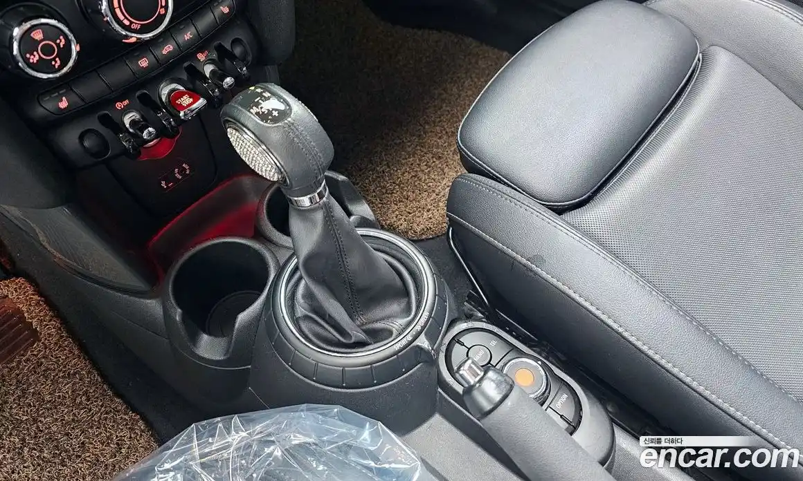 Mini Cooper 2015 1.5 Автомат в Москве № 156165, фото 18