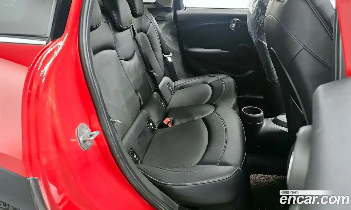 Mini Cooper 2015 1.5 Автомат в Москве № 156165, фото 2