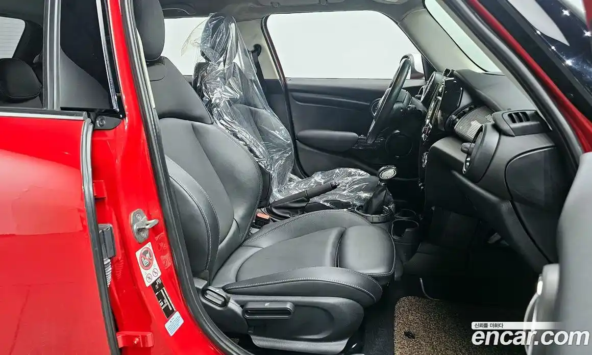 Mini Cooper 2015 1.5 Автомат в Москве № 156165, фото 6