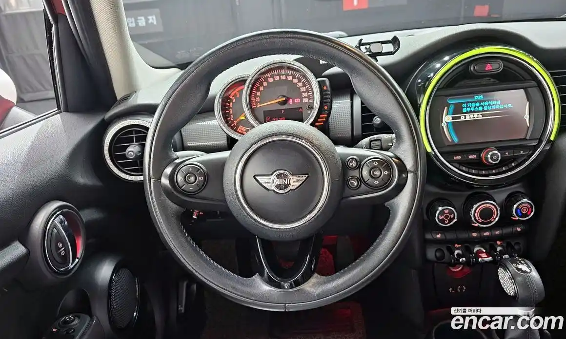 Mini Cooper 2015 1.5 Автомат в Москве № 156165, фото 10