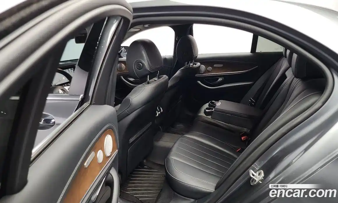 Mercedes-Benz E-Class 2020 2.0 Автомат в Москве № 158208, фото 12